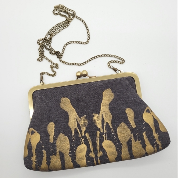 Hoshii Designs Handbags - HOSHII DESIGNS | kiss close chain strap metallic paint splatter design purse